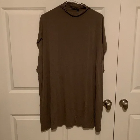 ASOS Design Large Unisex Olive Green Sleeveless Mock Turtleneck Top - Picture 4 of 6